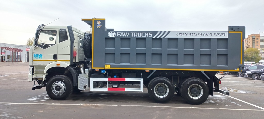 FAW J6 CA3250, 2023 год, 7 650 000 рублей, 2 фотография