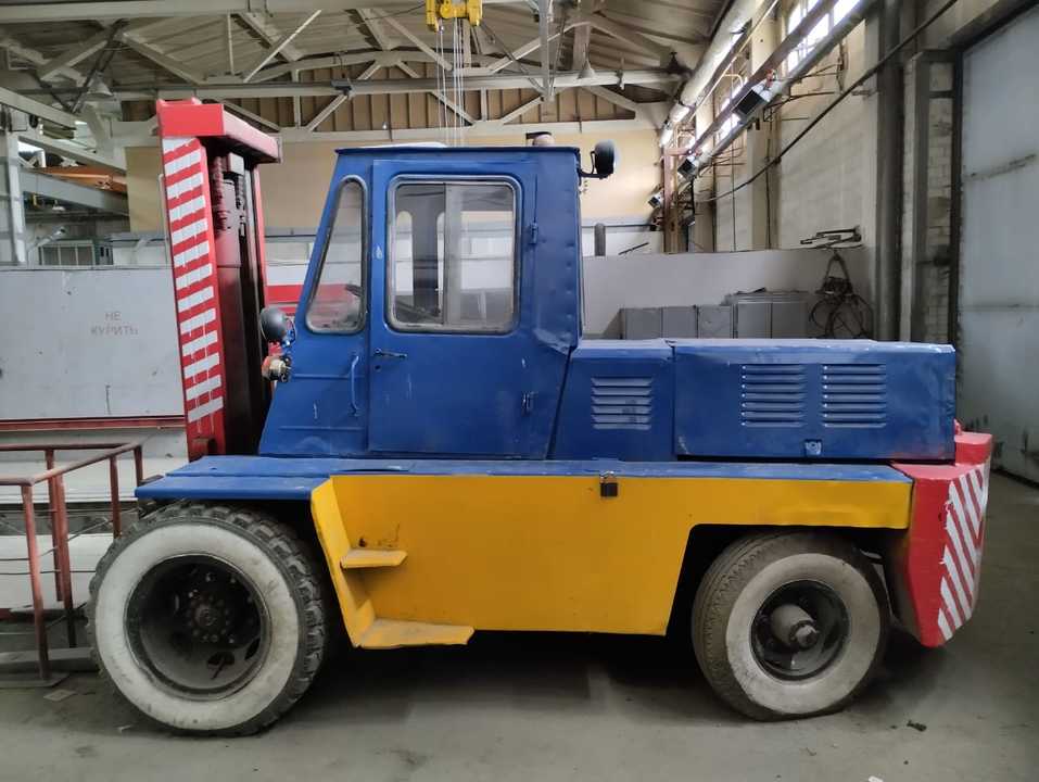 Львовский Автопогрузчик АП-4045, 2000 год, 450 000 рублей, 1 фотография