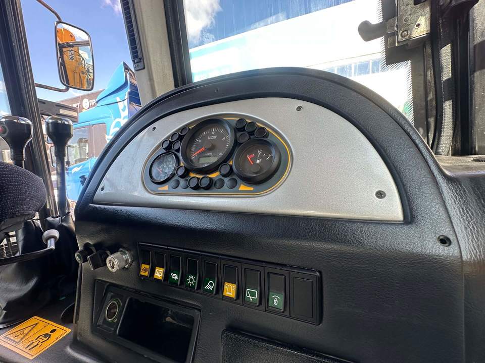 MST M544, 2017 год, 5 690 000 рублей, 16 фотография