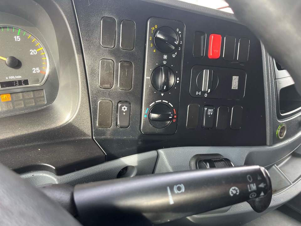 Mercedes-Benz Axor, 2012 год, 1 695 000 рублей, 15 фотография