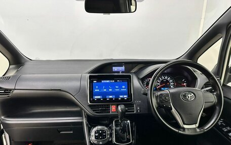 Toyota Noah III, 2019 год, 2 890 000 рублей, 11 фотография