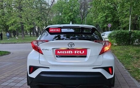 Toyota C-HR I рестайлинг, 2020 год, 2 300 000 рублей, 12 фотография