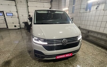 Volkswagen Multivan T6 рестайлинг, 2020 год, 6 500 000 рублей, 1 фотография