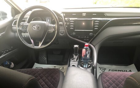 Toyota Camry, 2019 год, 2 900 000 рублей, 4 фотография