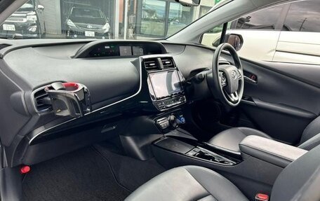 Toyota Prius IV XW50, 2020 год, 1 450 000 рублей, 13 фотография