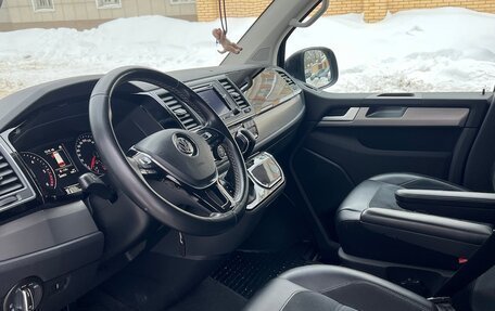 Volkswagen Multivan T6 рестайлинг, 2018 год, 4 900 000 рублей, 10 фотография