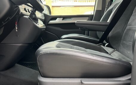 Volkswagen Multivan T6 рестайлинг, 2018 год, 4 900 000 рублей, 15 фотография