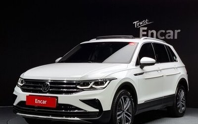 Volkswagen Tiguan II, 2021 год, 1 940 000 рублей, 1 фотография