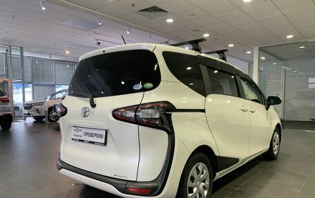 Toyota Sienta II, 2018 год, 1 499 000 рублей, 5 фотография