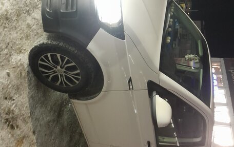 Volkswagen Caravelle T6 рестайлинг, 2018 год, 3 200 000 рублей, 2 фотография