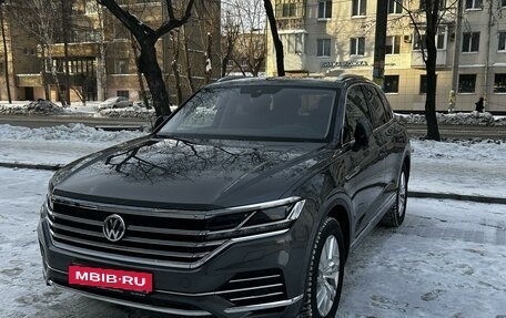 Volkswagen Touareg III, 2019 год, 4 750 000 рублей, 2 фотография