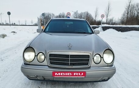 Mercedes-Benz E-Класс, 1995 год, 410 000 рублей, 4 фотография