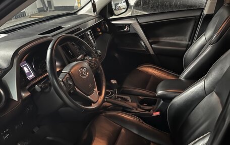 Toyota RAV4, 2018 год, 3 400 000 рублей, 9 фотография
