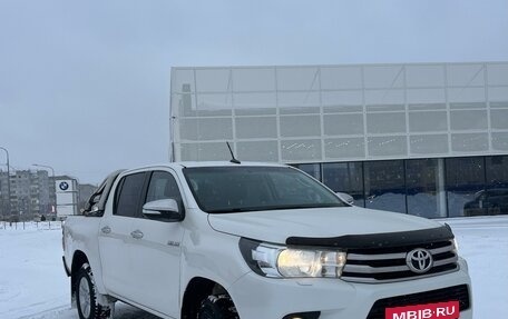 Toyota Hilux VIII, 2017 год, 3 600 000 рублей, 3 фотография