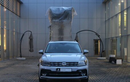 Volkswagen Tiguan II, 2019 год, 3 040 000 рублей, 2 фотография
