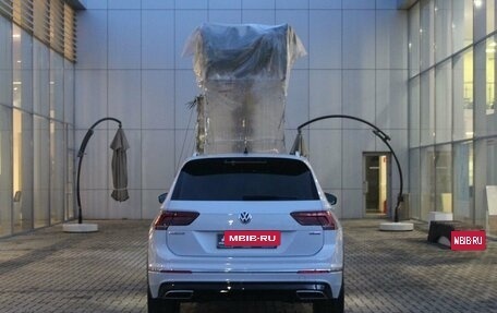 Volkswagen Tiguan II, 2019 год, 3 040 000 рублей, 6 фотография