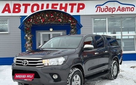 Toyota Hilux VIII, 2017 год, 2 890 000 рублей, 2 фотография