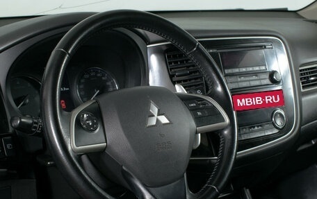 Mitsubishi Outlander III рестайлинг 3, 2014 год, 1 610 000 рублей, 15 фотография