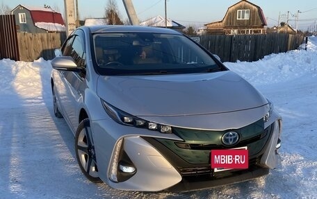 Toyota Prius IV XW50, 2017 год, 2 200 000 рублей, 5 фотография
