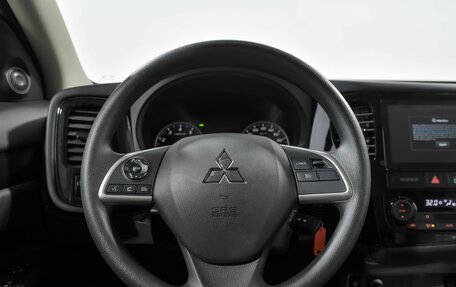 Mitsubishi Outlander III рестайлинг 3, 2022 год, 3 074 000 рублей, 8 фотография