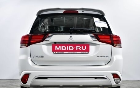 Mitsubishi Outlander III рестайлинг 3, 2022 год, 3 074 000 рублей, 5 фотография