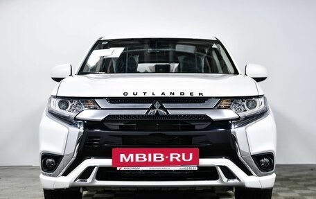 Mitsubishi Outlander III рестайлинг 3, 2022 год, 3 074 000 рублей, 2 фотография