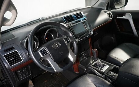 Toyota Land Cruiser Prado 150 рестайлинг 2, 2016 год, 4 299 000 рублей, 5 фотография