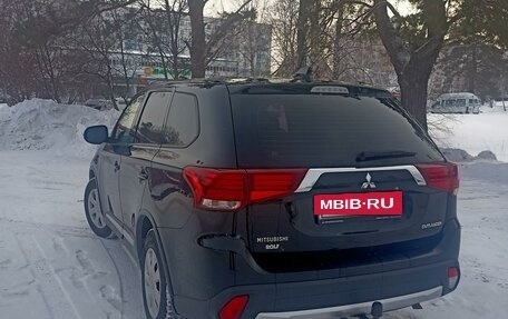 Mitsubishi Outlander III рестайлинг 3, 2018 год, 2 680 000 рублей, 8 фотография