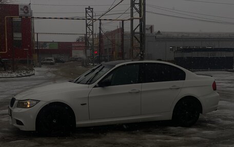 BMW 3 серия, 2011 год, 1 050 000 рублей, 12 фотография