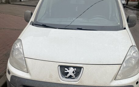 Peugeot Partner II рестайлинг 2, 2010 год, 650 000 рублей, 2 фотография