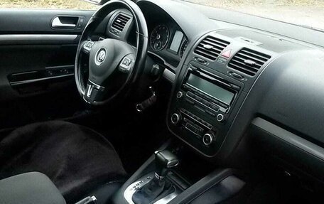 Volkswagen Jetta VI, 2010 год, 930 000 рублей, 4 фотография