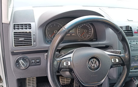 Volkswagen Touran III, 2011 год, 1 200 000 рублей, 6 фотография
