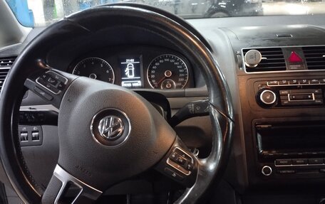 Volkswagen Touran III, 2011 год, 1 200 000 рублей, 8 фотография