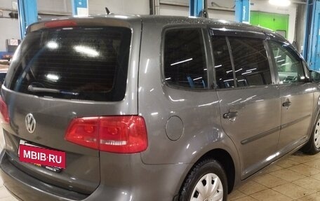 Volkswagen Touran III, 2011 год, 1 200 000 рублей, 3 фотография