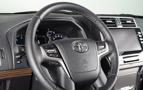 Toyota Land Cruiser Prado 150 рестайлинг 2, 2022 год, 8 349 000 рублей, 9 фотография
