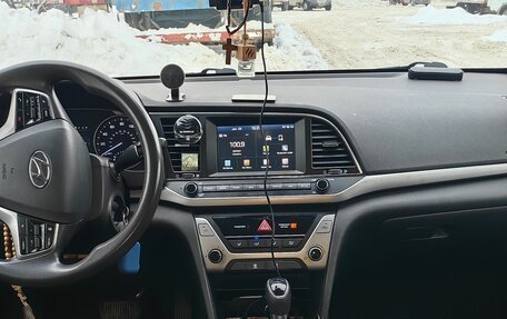 Hyundai Elantra VI рестайлинг, 2018 год, 1 620 000 рублей, 8 фотография