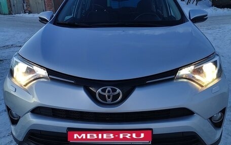 Toyota RAV4, 2017 год, 3 150 000 рублей, 8 фотография