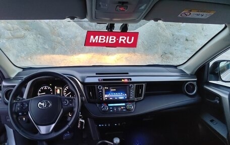 Toyota RAV4, 2017 год, 3 150 000 рублей, 13 фотография