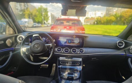 Mercedes-Benz E-Класс, 2017 год, 3 700 000 рублей, 6 фотография