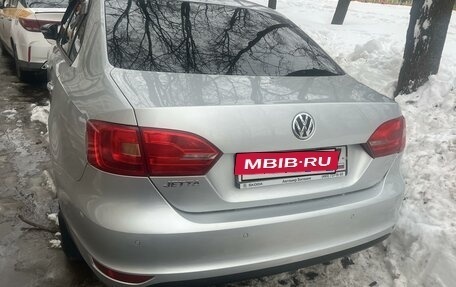 Volkswagen Jetta VI, 2013 год, 1 040 000 рублей, 2 фотография
