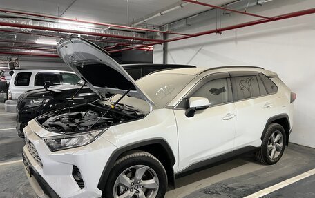 Toyota RAV4, 2021 год, 4 300 000 рублей, 4 фотография
