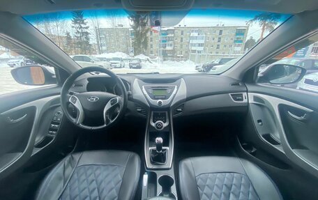 Hyundai Elantra V, 2012 год, 960 000 рублей, 8 фотография