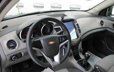 Chevrolet Cruze II, 2010 год, 880 000 рублей, 11 фотография