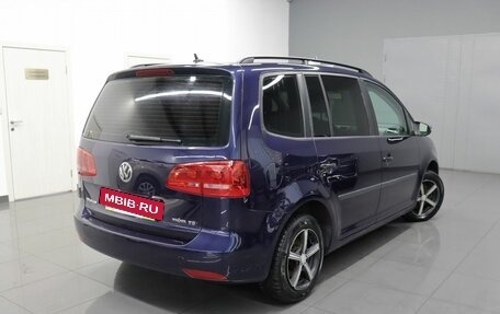 Volkswagen Touran III, 2011 год, 1 275 000 рублей, 2 фотография