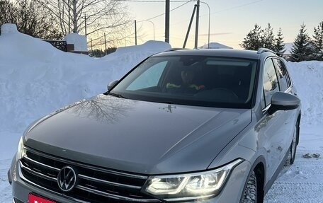 Volkswagen Tiguan II, 2021 год, 3 550 000 рублей, 1 фотография