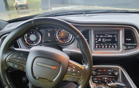 Dodge Challenger III рестайлинг 2, 2019 год, 3 500 000 рублей, 20 фотография