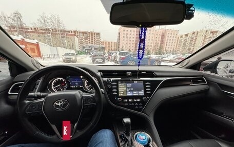 Toyota Camry, 2020 год, 3 300 000 рублей, 10 фотография