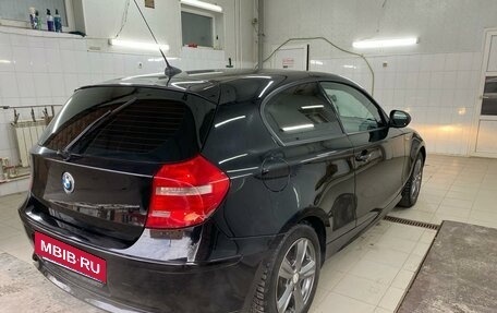 BMW 1 серия, 2011 год, 960 000 рублей, 4 фотография
