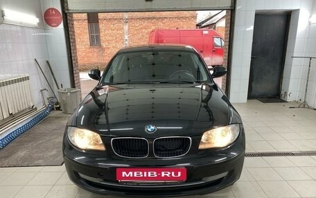 BMW 1 серия, 2011 год, 960 000 рублей, 2 фотография