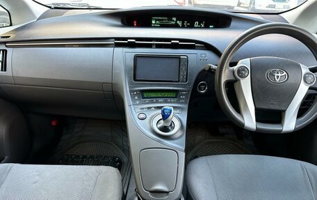 Toyota Prius, 2010 год, 990 000 рублей, 13 фотография